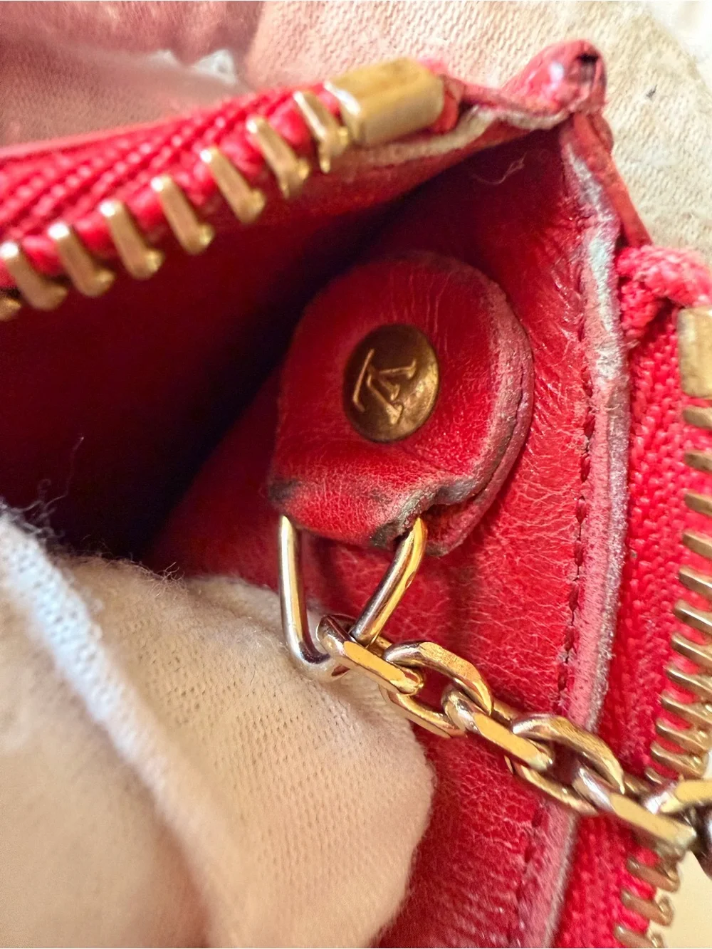 Louis Vuitton Red Epi Leather Key Cles/Pouch with Gold Hardware - Picture 12 of 16